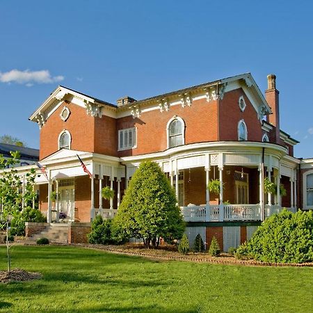 The Carriage House Inn B&B ลินช์เบิร์ก ภายนอก รูปภาพ
