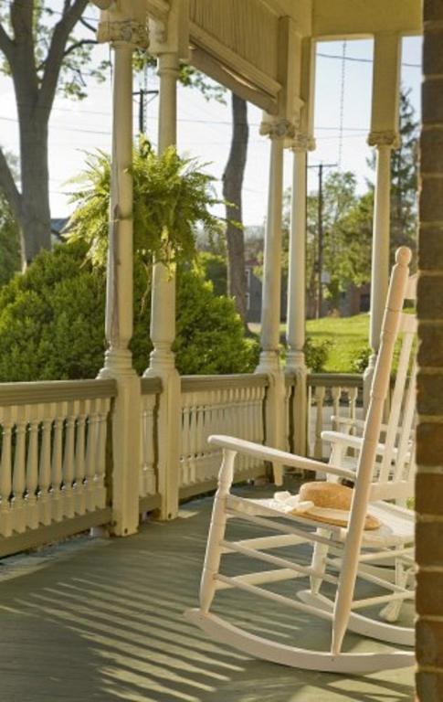 The Carriage House Inn B&B ลินช์เบิร์ก ภายนอก รูปภาพ