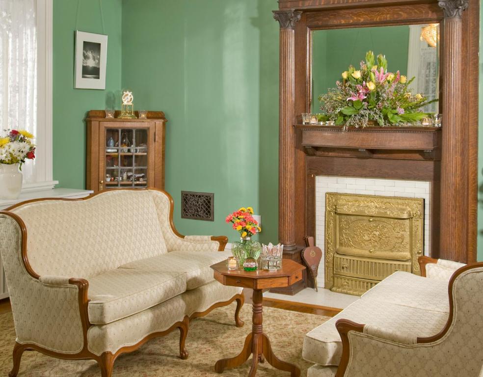 The Carriage House Inn B&B ลินช์เบิร์ก ภายนอก รูปภาพ