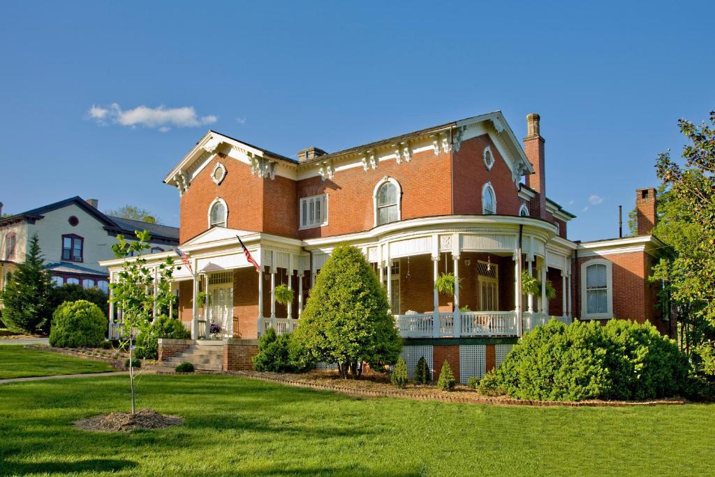 The Carriage House Inn B&B ลินช์เบิร์ก ภายนอก รูปภาพ