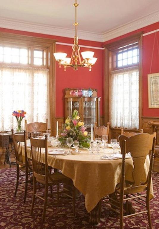 The Carriage House Inn B&B ลินช์เบิร์ก ภายนอก รูปภาพ